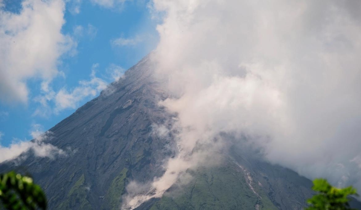 Philippines evacuates thousands after Mayon volcano rumbles